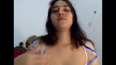 Liz Gwyneth Charlota online show from 2, 1, 2025