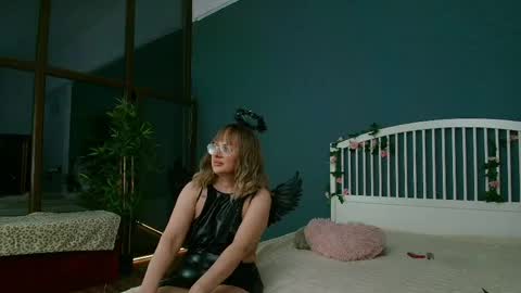 Snapshot of cougarmilf_ chatting on 31, 5, 2026 cougarmilf_ online show from 31, 5, 2026
