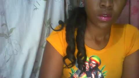 Snapshot of couleur_vanille chatting on 2, 10, 2025 couleur_vanille online show from 2, 10, 2025