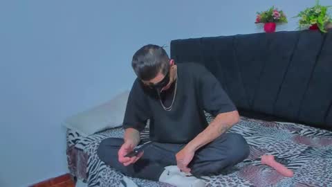 couple_2533 online show from 6, 10, 2025