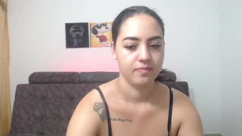  ALEJANDRO Y EMILY  online show from 5, 3, 2025