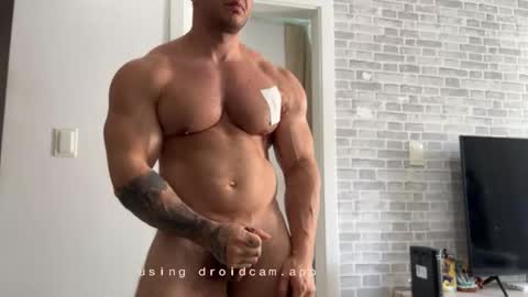 couplemuscle40 online show from 6, 11, 2025