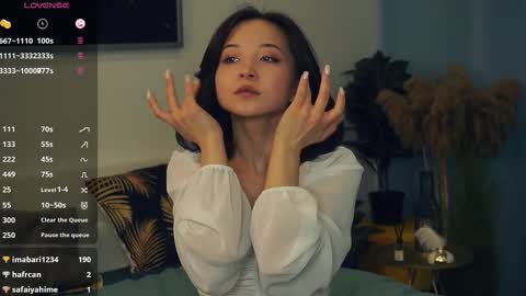 Yui online show from 1, 3, 2025