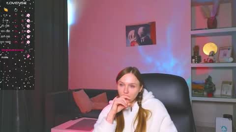 Snapshot of cravelucy chatting on 7, 1, 2026 lucy online show from 7, 1, 2026