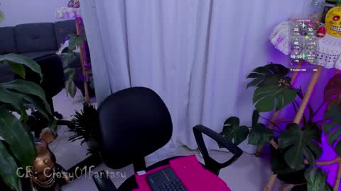 Snapshot of crazy01fantasy chatting on 5, 12, 2024 Laura online show from 5, 12, 2024