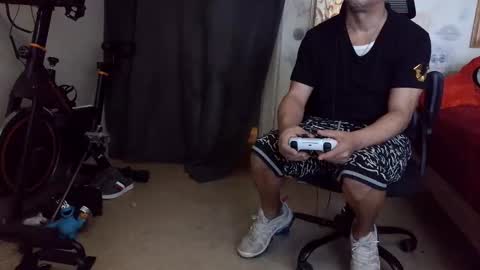 Snapshot of crazy4feetmanic chatting on 28, 4, 2026 drbucknaked online show from 28, 4, 2026