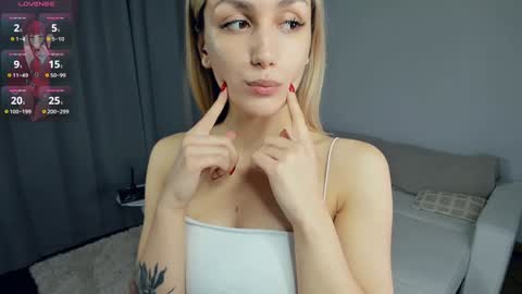 Snapshot of crazy_selfi chatting on 28, 1, 2025 Emma online show from 28, 1, 2025