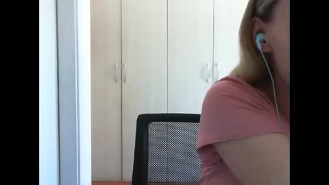 Snapshot of crazyanny chatting on 4, 3, 2025 Anny online show from 4, 3, 2025