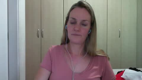 Snapshot of crazyanny chatting on 6, 3, 2025 Anny online show from 6, 3, 2025