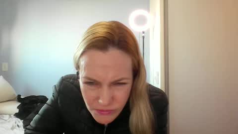 Snapshot of crazyanny chatting on 3, 6, 2026 Anny online show from 3, 6, 2026