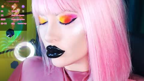 Snapshot of crazypinkyball chatting on 11, 9, 2025 Roxy online show from 11, 9, 2025