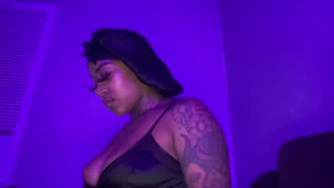 Snapshot of creame_sensation chatting on 7, 12, 2024 PHANTOMTARGARYENXXX online show from 7, 12, 2024