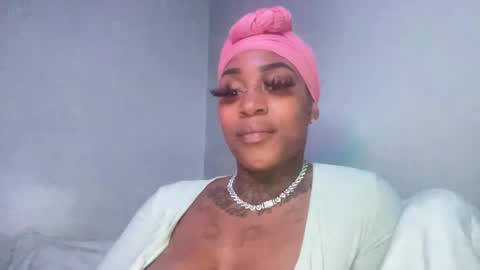 Snapshot of creame_sensation chatting on 9, 12, 2024 PHANTOMTARGARYENXXX online show from 9, 12, 2024