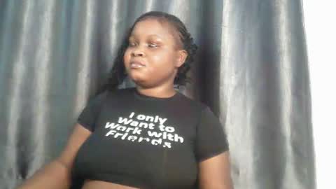 Snapshot of creamyposh1 chatting on 7, 11, 2025 creamyposh1 online show from 7, 11, 2025