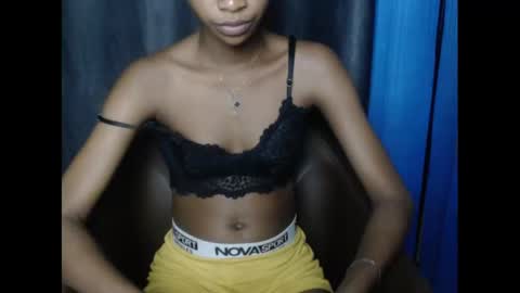 Snapshot of creamyxmuffin chatting on 24, 2, 2025 creamyxmuffin online show from 24, 2, 2025