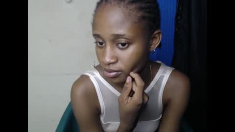 Snapshot of creamyxmuffin chatting on 27, 2, 2025 creamyxmuffin online show from 27, 2, 2025