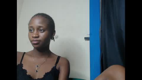 Snapshot of creamyxmuffin chatting on 1, 3, 2025 creamyxmuffin online show from 1, 3, 2025