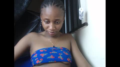 Snapshot of creamyxmuffin chatting on 5, 3, 2025 creamyxmuffin online show from 5, 3, 2025