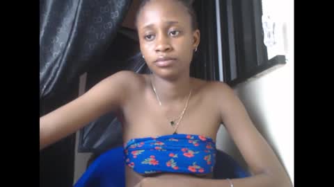 Snapshot of creamyxmuffin chatting on 5, 3, 2025 creamyxmuffin online show from 5, 3, 2025