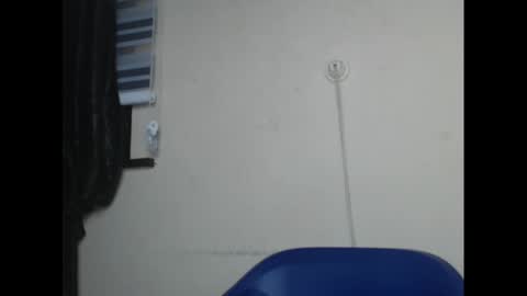 Snapshot of creamyxmuffin chatting on 8, 3, 2025 creamyxmuffin online show from 8, 3, 2025