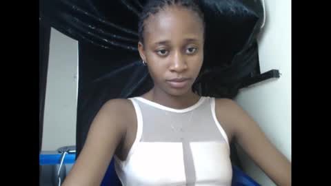 Snapshot of creamyxmuffin chatting on 9, 3, 2025 creamyxmuffin online show from 9, 3, 2025