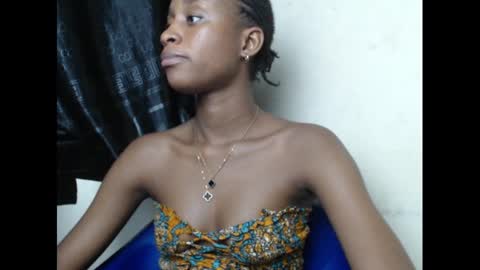 Snapshot of creamyxmuffin chatting on 11, 3, 2025 creamyxmuffin online show from 11, 3, 2025