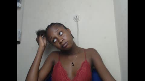 Snapshot of creamyxmuffin chatting on 12, 3, 2025 creamyxmuffin online show from 12, 3, 2025