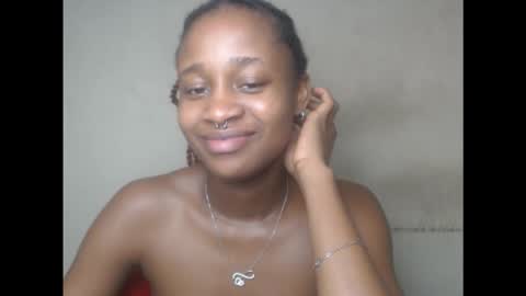 Snapshot of creamyxmuffin chatting on 12, 9, 2025 creamyxmuffin online show from 12, 9, 2025