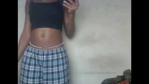 Snapshot of creamyxmuffin chatting on 12, 9, 2025 creamyxmuffin online show from 12, 9, 2025