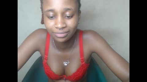 Snapshot of creamyxmuffin chatting on 13, 9, 2025 creamyxmuffin online show from 13, 9, 2025