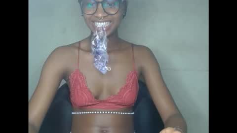 Snapshot of creamyxmuffin chatting on 21, 9, 2025 creamyxmuffin online show from 21, 9, 2025