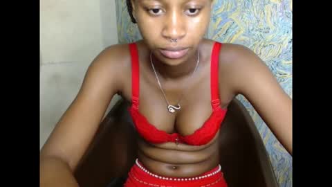 Snapshot of creamyxmuffin chatting on 23, 9, 2025 creamyxmuffin online show from 23, 9, 2025
