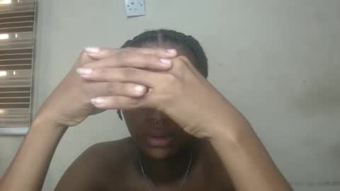 Snapshot of creamyxmuffin chatting on 25, 9, 2025 creamyxmuffin online show from 25, 9, 2025