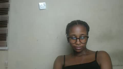 Snapshot of creamyxmuffin chatting on 26, 9, 2025 creamyxmuffin online show from 26, 9, 2025