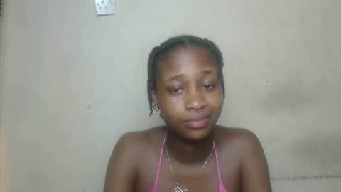 Snapshot of creamyxmuffin chatting on 28, 9, 2025 creamyxmuffin online show from 28, 9, 2025