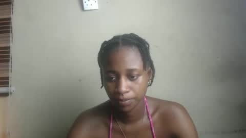 Snapshot of creamyxmuffin chatting on 1, 10, 2025 creamyxmuffin online show from 1, 10, 2025