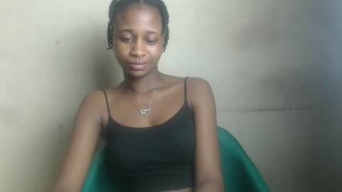 Snapshot of creamyxmuffin chatting on 2, 10, 2025 creamyxmuffin online show from 2, 10, 2025
