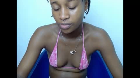 Snapshot of creamyxmuffin chatting on 5, 10, 2025 creamyxmuffin online show from 5, 10, 2025