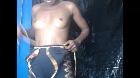 Snapshot of creamyxsugar chatting on 26, 9, 2025 creamyxsugar online show from 26, 9, 2025