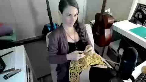 Snapshot of creature_marie chatting on 12, 10, 2025 Creature Marie online show from 12, 10, 2025
