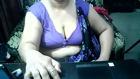 Snapshot of crezybhabihot chatting on 4, 7, 2026 Sonika69 online show from 4, 7, 2026