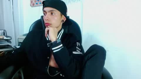 Snapshot of criiscs chatting on 6, 11, 2025 criiscs online show from 6, 11, 2025