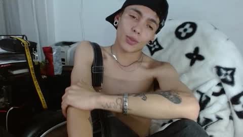 Snapshot of criiscs chatting on 8, 11, 2025 criiscs online show from 8, 11, 2025