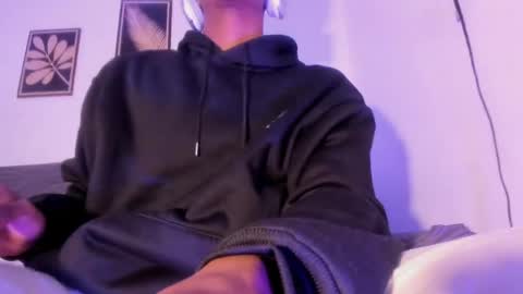 criss_zuri online show from 22, 4, 2026