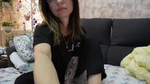 Snapshot of crissy_love chatting on 16, 1, 2025 crissy_love online show from 16, 1, 2025
