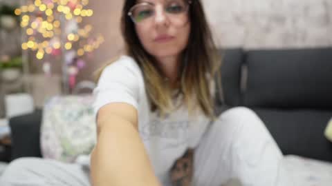Snapshot of crissy_love chatting on 21, 1, 2025 crissy_love online show from 21, 1, 2025