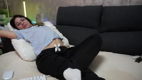 Snapshot of crissy_love chatting on 10, 2, 2025 crissy_love online show from 10, 2, 2025