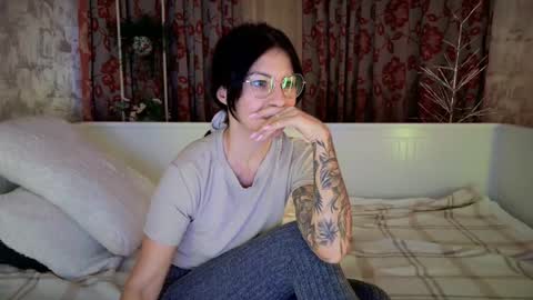 Snapshot of crissy_love chatting on 17, 9, 2025 crissy_love online show from 17, 9, 2025