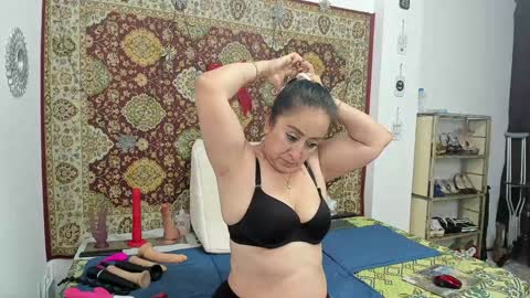 Snapshot of cristal_18xxx chatting on 4, 1, 2025 Cristal online show from 4, 1, 2025