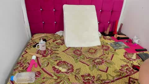 Snapshot of cristal_18xxx chatting on 25, 1, 2025 Cristal online show from 25, 1, 2025